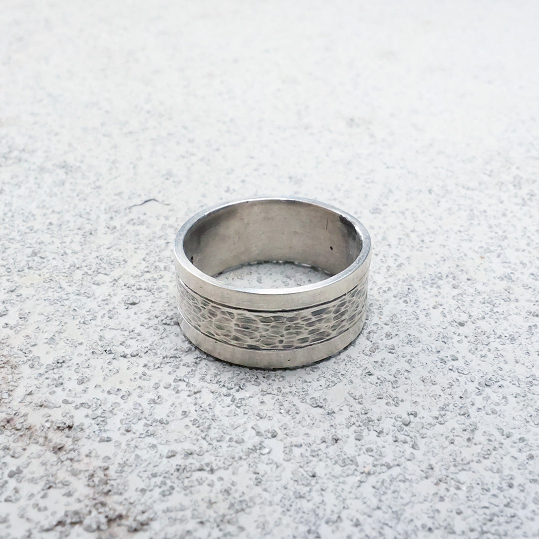 Espade Stamped Band